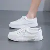Nuevos Zapatos Blancos para Mujer Primavera 2026 Estilo Coreano Versátiles Zapatillas Planas para Estudiante Zapatos Deportivos Casuales para Mujer Zapatos de Mujer D20