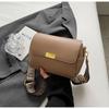 Bolsa Pequena Texturizada Retrô para Mulheres 2026 Nova Tendência Mais Vendida Alça Larga de Ombro Bolsa para o Dia a Dia Fashion Versátil Bolsa Transversal Tendência