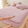 Saia de Cama Acolchoada Cor Sólida de Lã de Leite Espessa Conjunto de Três Peças Saia de Cama de Lã Coral de Inverno Cobertura de Colchão Simmons Cobertura Completa