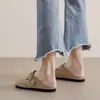 Sapatos femininos estilo Birkenstock mais vendidos, nova coleção outono 2026, sapatos baixos retrô em camurça, mocassins slip-on com design de bico fechado