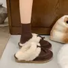 Pantuflas peludas de moda para mujer, diseñadas para usar en exteriores, nueva colección otoño/invierno 2026, estilo slip-on, diseño retro, suela gruesa y zapatos de algodón con forro de felpa
