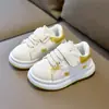 Zapatos Blancos Nuevos de Moda para Niños 2026 Primavera y Otoño Estilo Coreano Niños Medianos y Grandes Casual Niñas Versátil Calzado Exterior Zapatos Deportivos