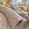 Juego de cuatro piezas de algodón acolchado tipo caricatura Clase A, gasa de doble capa fresca y simple estilo ins, juego de tres piezas de algodón puro para dormir sin ropa, fundas de edredón individuales y dobles 3