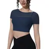 Camiseta deportiva de malla sintética tipo dos piezas disponible en stock con mangas cortas y almohadillas en el pecho, top de yoga, top corto, ropa de fitness adelgazante de secado rápido