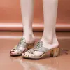 Sandálias Femininas de Salto Bloco Slip-On com Pedrarias 2026 Novo Estilo de Comércio Exterior, Slip-Ons Modernos e Versáteis Estilo Dopamina para Ir ao Trabalho e Sair