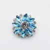 Venta al por mayor de fábrica 28 mm accesorios para joyería forma de flor botón de vidrio con diamantes de imitación DIY hecho a mano hebilla decorativa incrustada con diamantes camisa