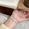 Pulseira de Design Full Zircônia, Luxo Leve, Exquisita e Fashion para Mulheres, Temperamento Único, Simples e Versátil para Uso Diário, Joia de Alto Padrão