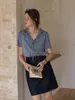 Blusa de manga corta con bordado "Montmartre Flower House" de algodón-lino natural, diseño original francés