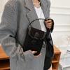 Bolso para Teléfono Móvil de Piel de Cordero Estilo Chanel Invierno 2023 Súper Caliente de Moda Estilo Extranjero Bolso de Felpa de Hombro Único Cruzado Bolso para Mujer