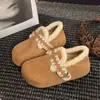Zapatos de algodón cálidos para mujer, nuevo estilo 2026, con bordado interior para aumentar la altura y cordones, zapatos individuales de invierno slip-on con forro de felpa