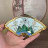 Pingente de Placa de Bênção do Oficial Celestial Pintado de Latão Quadrado em Formato de Leque Artesanato para Casa Sol e Lua Montanha Mar Cidade Estrela Auspiciosa Brilhante