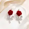 Colgante Cruz Fronteriza Rosa Roja Collar Colgante Pequeño y Exquisito Temperamento Lujo Ligero Elegante Venta Caliente Joyería que No se Desvanece para Mujeres