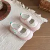 Zapatos Pequeños de Lona y Piel para Niñas 2026 Nuevas Llegadas Primavera/Verano Zapatos Suaves para Caminar de Bebé Zapatos de Princesa Dulces Antideslizantes para Niñas Pequeñas
