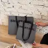 Bolsas de Mano No Tejidas para Tienda de Ropa Correas Engrosadas Ropa de Mujer Regalo Bolsas de Empaque para Compras Bolsas de Regalo Venta al por Mayor