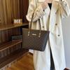 Bolsa de Luxo Feminina 2024 Nova Entrada Bolsa de Ombro Grande Capacidade Design de Nicho Retro Versátil Bolsa Tote