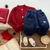 Suéter Rojo de Bebé Ropa de Año Nuevo Estilo Coreano para Niño Abrigo Cuello Redondo Equipo de Servicio Cardigan Grueso Tejido de Punto Trenzado Tesoro Femenino Calle Frita
