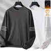 Camiseta de manga larga para hombre para otoño e invierno, marca de moda, corte holgado, forrada de forro polar, engrosada, camiseta básica casual, sudadera de cuello redondo para estudiantes jóvenes