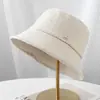 Sombrero de Pescador Estilo Nuevo Japonés para Mujer Otoño Invierno Versión Coreana Retro Logo Pequeño Ala Ancha Sombrero Cubeta Cálido Copa Plana