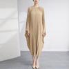 Roupas Femininas: Novo Vestido de Manga Morcego Irregular, Estiloso e Rejuvenescedor de Alta Gama da Issey Miyake, Vestido Plus Size Transfronteiriço, Estilo de Férias