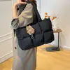 Bolso de Axila para Mujer, Bolso de Hombro Versátil Nuevo, Bolso de Algodón Relleno, Gran Capacidad, Bolso Tote de Mano a la Moda, Bolso de Moda