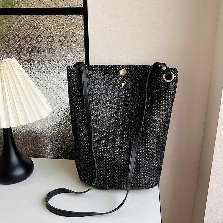 编织包女包新款潮2024夏草编简约百搭小清新水桶包个性单肩斜