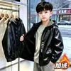 Chaqueta para Niños Estilo Primavera/Otoño 2026 Nueva para Niños Medianos a Grandes Otoño/Invierno Estilo Fresco para Niños Ropa de Otoño Chaqueta de Cuero con Forro de Felpa para Niños