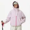 Cortavientos corto para mujer, nuevo modelo otoño e invierno, chaqueta ligera tres en uno para personas petite, ropa de montaña cortavientos y resistente al agua para exteriores