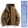 Chaqueta Roja Luo Duo para Hombre 2025 Nueva Primavera y Otoño Tres en Uno Chaqueta de Montañismo Impermeable y a Prueba de Viento Chaqueta para Hombre