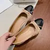 Versão Pele de Ovelha 2026 Novo Estilo Sapatos Femininos Chanel-Inspired Color-Blocked com Laço, Sapatilhas Acolchoadas, Bico Baixo, Salto Grosso Mary Jane