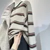 Camiseta de Manga Larga "Stripe Law" Nuo Jiji Otoño e Invierno Holgada de Color Contrastante Casual Cuello Redondo Top Interior de Felpa
