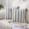 Al por mayor Cojín Decorativo Geométrico Rayado Negro y Blanco Nórdico con Borlas para Alojamiento Rural, Hotel, Hogar, Mesita de Noche, Funda de Cojín
