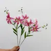 Flor Artificial de Lirio de 2 Cabezas Estilo Nuevo 3D con Tacto Realista de Alta Gama para Decoración de Mesa de Comedor de Sala de Estar en Casa, Flor Artificial Atrezzo para Fotografía