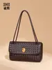 Bolso de Mano Cuadrado Pequeño Estilo Nuevo 2026 Bolso Versátil de Hombro y Axila Bolso Casual tipo Sobre Tejido Bolso Cruzado de Mensajero para Mujer