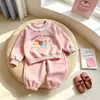 Conjunto Dulce para Niñas: Nuevo Conjunto de Dos Piezas para Niños Estilo Coreano de Primavera y Otoño: Sudadera con Cuello de Encaje Estampada y Pantalones Jogger