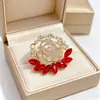 Broche de moda de estilo coreano, elegante accesorio de ramillete de diamantes de aleación de alta gama, combina con todo, alfiler fijo antiexposición, venta al por mayor