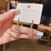 Pendientes geométricos con hebilla de oreja de estilo frío, sencillos, ligeros, de lujo, de gran sentido, para mujer, versátiles, venta al por mayor