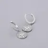 Pendientes de diamantes asimétricos con forma de estrella y luna de Dongdaemun de Corea del Sur, con hebilla de diamante, elegantes y sencillos, que combinan con todo.