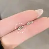 Brincos Pequenos em Formato de Asa com Parafuso, Amigáveis para Dormir, Versáteis Studs de Aço Titânio, Atacado para Mulheres