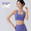 Sujetador deportivo con almohadillas integradas en el pecho, tirantes cruzados en los hombros, adecuado para usar como capa interior con una camiseta de tirantes de fitness para Pilates, o como capa exterior como un sujetador de yoga con sensación de nube