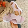 Sandalias Casuales de Verano 2026 Nuevas de Comercio Exterior Talla Grande para Mujer Tejido Flyknit Punta Abierta Estilo Europeo Americano Ligeras Cómodas