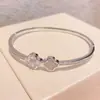 Pulseira de Trevo Fresca e Estilosa com Diamantes, Design Exclusivo, Pulseira de Diamantes Inteira de Alta Qualidade, Joia Popular Transfronteiriça, Trevo de Quatro Folhas