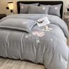 Conjunto de Quatro Peças de Veludo Leite de Alto Peso Capa de Edredom Bordada de Alta Qualidade Roupa de Cama Grossa de Veludo Coral Quente de Inverno