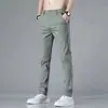 Venta al por mayor de fábrica transfronteriza Pantalones casuales de seda helada para hombre Verano Elásticos Holgados Rectos Versátiles Ultra finos Secado rápido Pantalones largos
