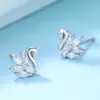 Pendientes de botón de cisne simples para mujer estilo japonés y coreano personalizados nuevos frescos con incrustaciones de diamantes lindo animal dulce joyería para orejas