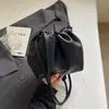 Bolso de mujer de alta gama 2026 nuevo de moda primavera-verano popular bolso de hombro axila bolso de cubo cruzado exquisito para el trabajo