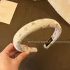 Diadema retro de alta calidad con dientes para otoño e invierno para mujer, diseñada para realzar la apariencia de la coronilla, nuevo estilo 2026, antideslizante, accesorio para el cabello versátil