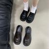 Mocassins de Couro Macio Aumentadores de Altura Outono/Inverno 2025, Sapatos Individuais Versáteis na Moda, Mocassins de Bico Redondo com Corte Profundo Estilo Britânico