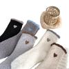 Meias de Veludo Coral com Coração Bordado Inverno Transfronteiriço Quente para Mulheres Espessadas Meias de Dormir Meia de Cano Médio Meia Meio Veludo