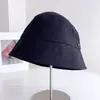 Sombrero de Pescador Redondo Simple con Hebilla y Ala Corta para Mujer, Nuevo Estilo Otoño, Versátil, Adelgazante de Rostro, Elegante Sombrero de Cubo, Protección Solar, Sombrero de Tela con Visera