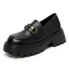 Mocasines de plataforma ultraligeros para mujer 2024 nuevo primavera y otoño estilo británico sin cordones zapatos pequeños de cuero zapatos de dedo gordo de un solo color
